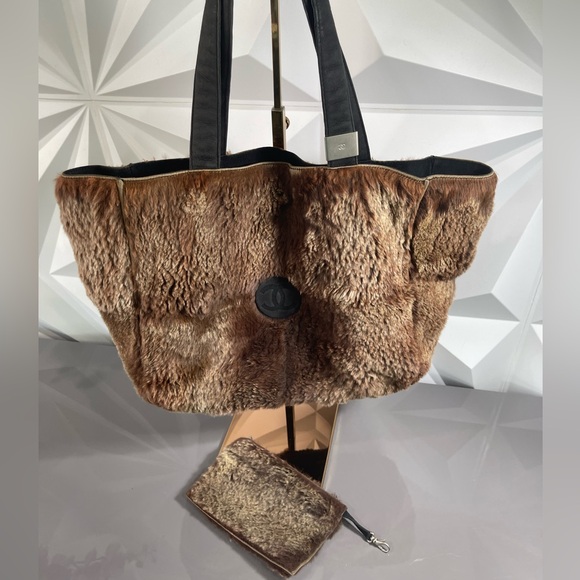 🌟Chanel🌟 Fur Tote Bag with Removable Pouch Rabbit Fur - Picture 3 of 14